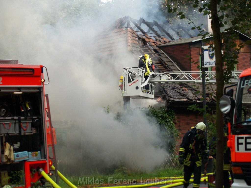 Brand Schuetzenhof Neusser Landstr P6250.JPG